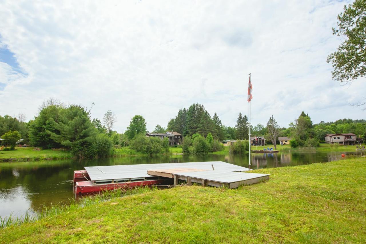 Beautiful 3 Bdrm + Bunkie Waterfront Cottage Near Gull Lake Minden Exterior photo